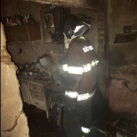 Casa pega fogo em Taubaté