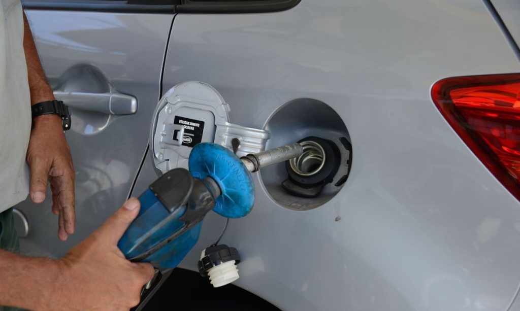 Petrobras anuncia reajuste do diesel em R$ 0,36 nas refinarias a partir desta terça 1 diesel