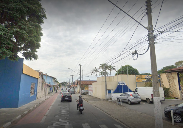 Jovem é morta em frente ao pai por ex-namorado, quando saia da escola em Pindamonhangaba
