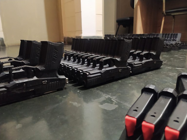 PRF Apreende Carregamento de Armas dentro de tanque de carro na Via Dutra