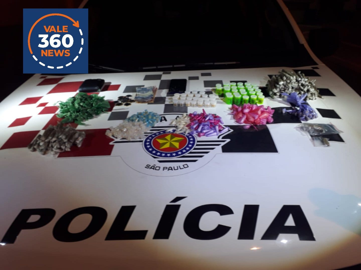 PM de Caçapava prende dois e apreende grande quantidade pelo drogas no bairro Pinus do Iriguaçu