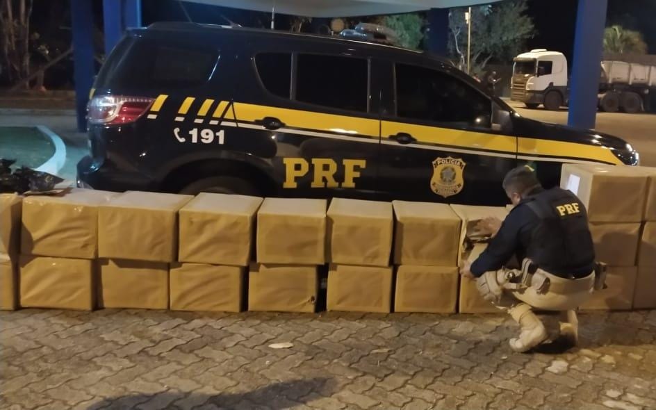 PRF apreende quase 600 kg de maconha em caminhão na Via Dutra 1 Dutra