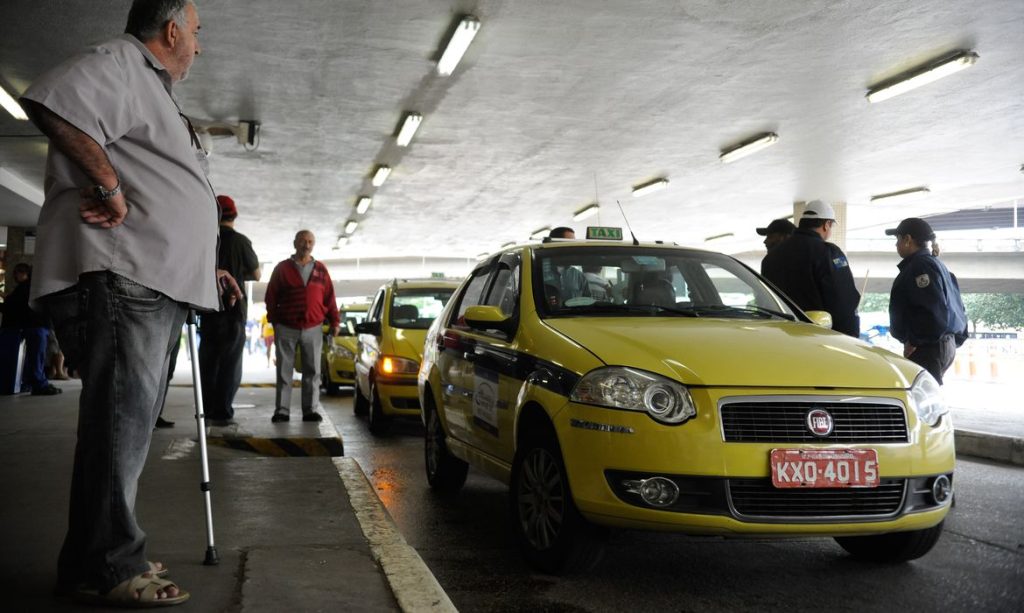 auxilio-taxista-e-auxilio-caminhoneiro