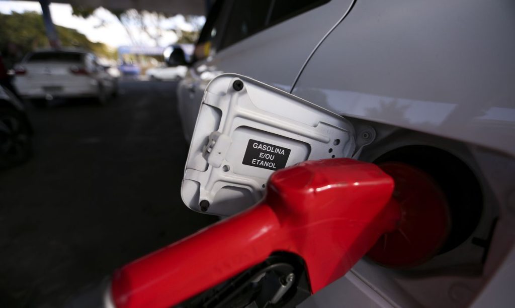Petrobras reduz preço da gasolina em R$ 0,15 nas refinarias nesta sexta-feira 2 petrobras reduz preço da gasolina