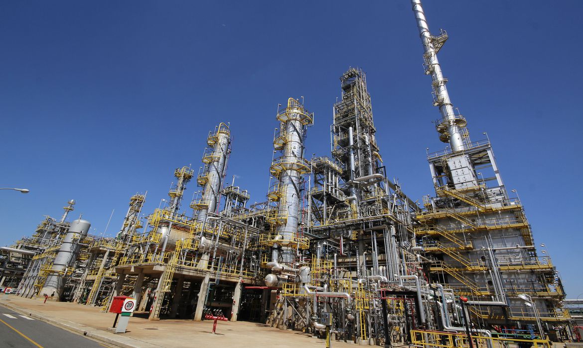 Petrobrás reduz preço da Gasolina em média em R$ 0,20 nas refinarias