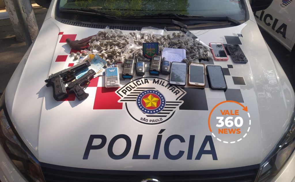Homem tenta fugir de PMs em Taubaté e é preso. Ele estava na posse de drogas 1 pms