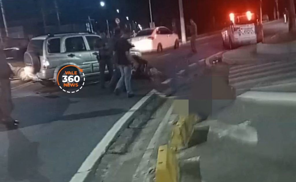 Acidente entre moto e carro mata motociclista em frente a convento em Taubaté 1 moto-e-carro