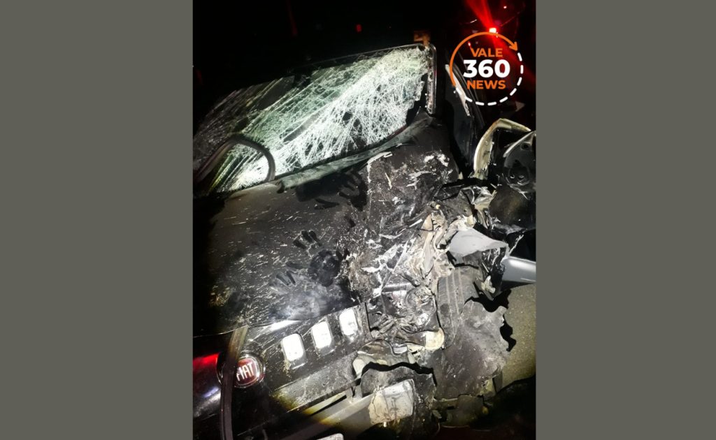 Dois carros batem de frente na SP-171, na entrada de Cunha, e deixam sete feridos 1 sp-171