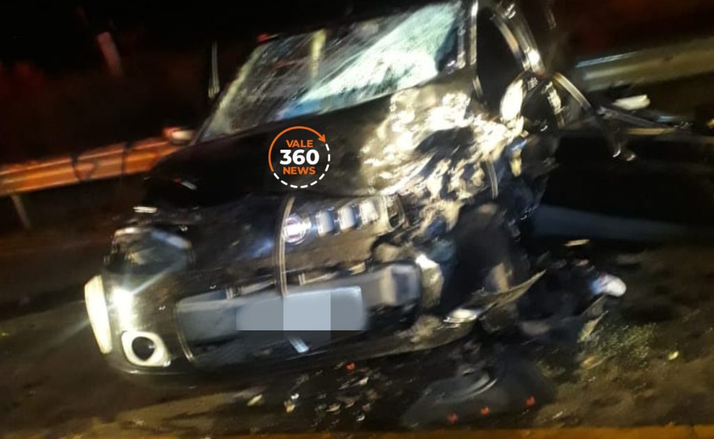 Dois carros batem de frente na SP-171, na entrada de Cunha, e deixam sete feridos 2 sp-171