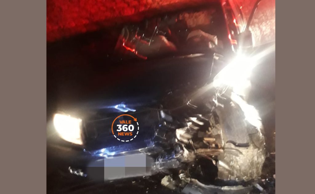 Dois carros batem de frente na SP-171, na entrada de Cunha, e deixam sete feridos 3 sp-171