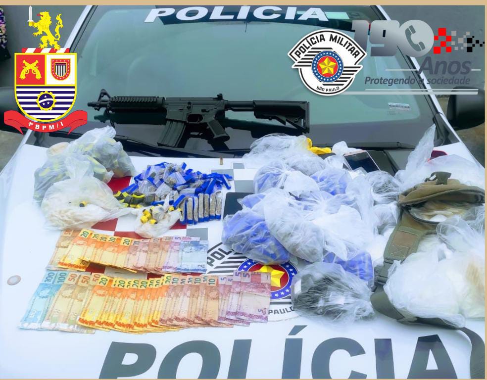 Homens são presos com drogas e réplica de fuzil em comunidade de São José dos Campos
