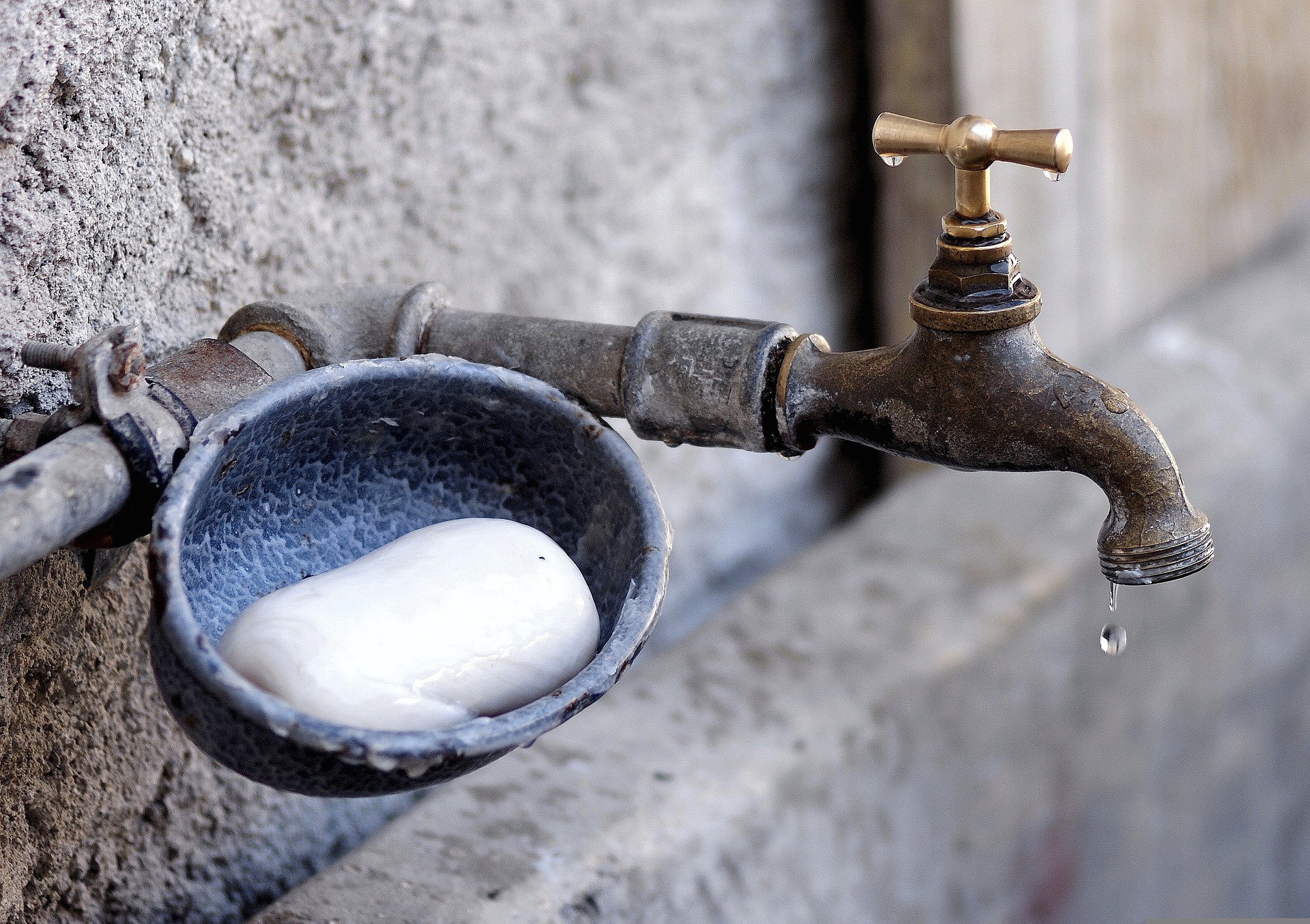 water tap 1581573 1920