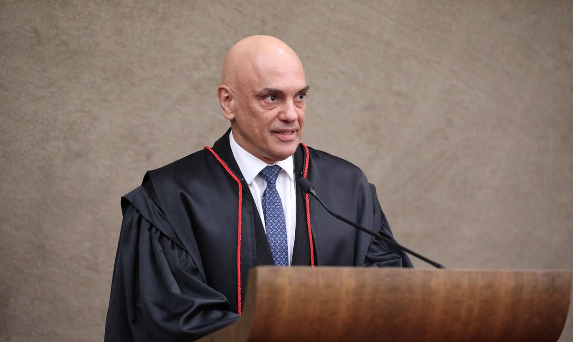 Ministro Alexandre de Moraes determina o total desbloqueio das rodovias do Brasil