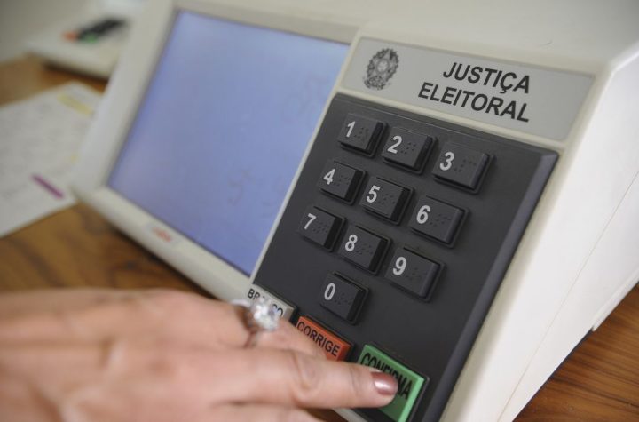 Votação ocorre normalmente em escolas sem energia elétrica em São José dos Campos