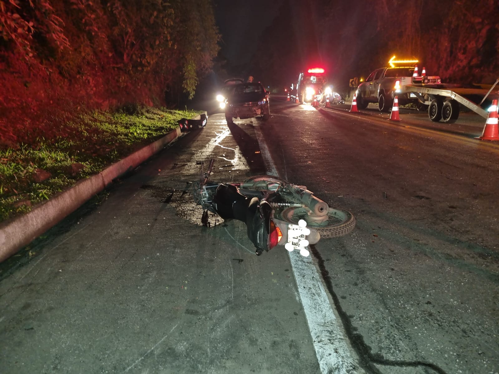 Motociclista fica gravemente ferido na Rio-Santos em Ubatuba