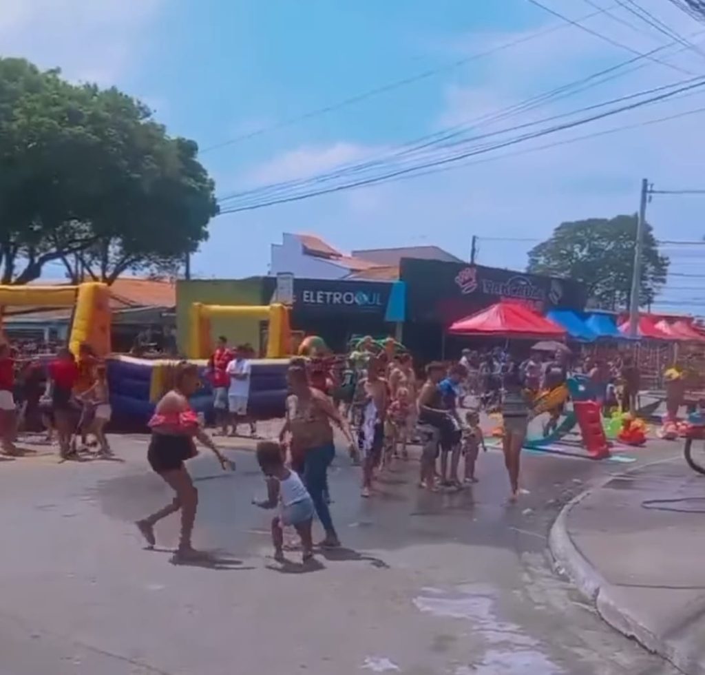 Bombas de gás e balas de borracha deixam feridos em interrupção de festa para crianças pela PM em SJC 1 Bombas de gás e balas de borracha deixam feridos em interrupção de festa para crianças pela PM em SJC