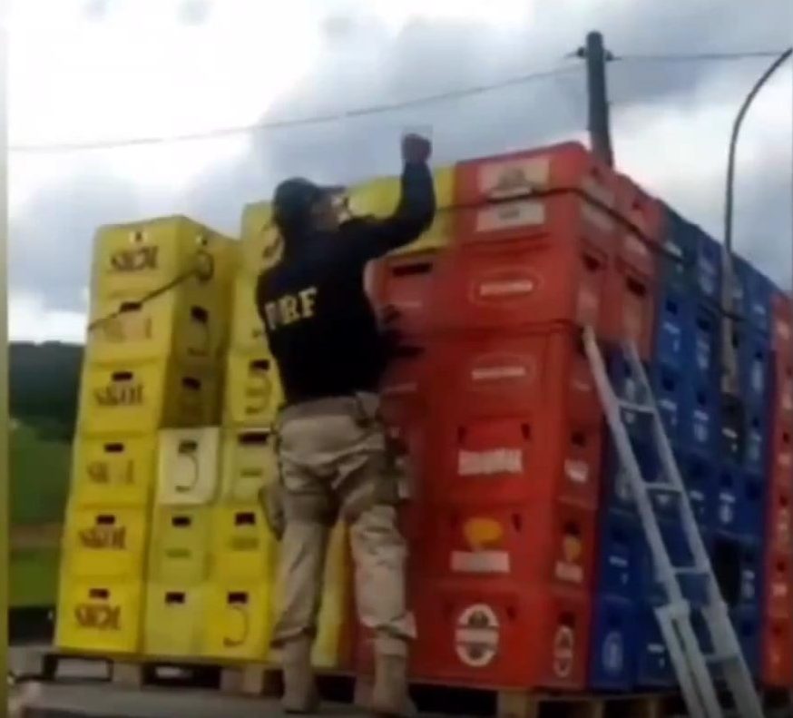 Vídeo: PRF apreende mais de 9 mil litros de cerveja falsificada na Via Dutra