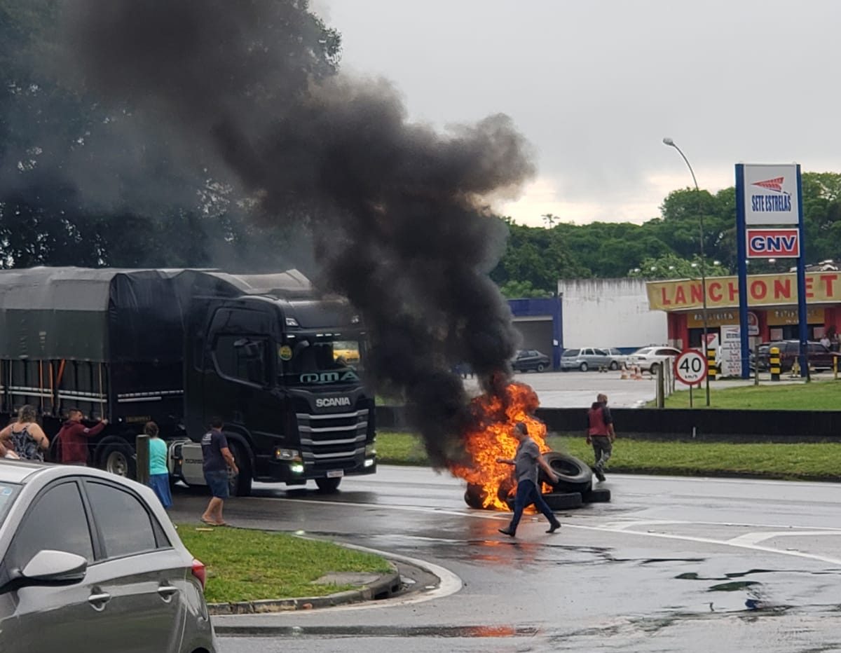 Manifestações acontecem na Via Dutra