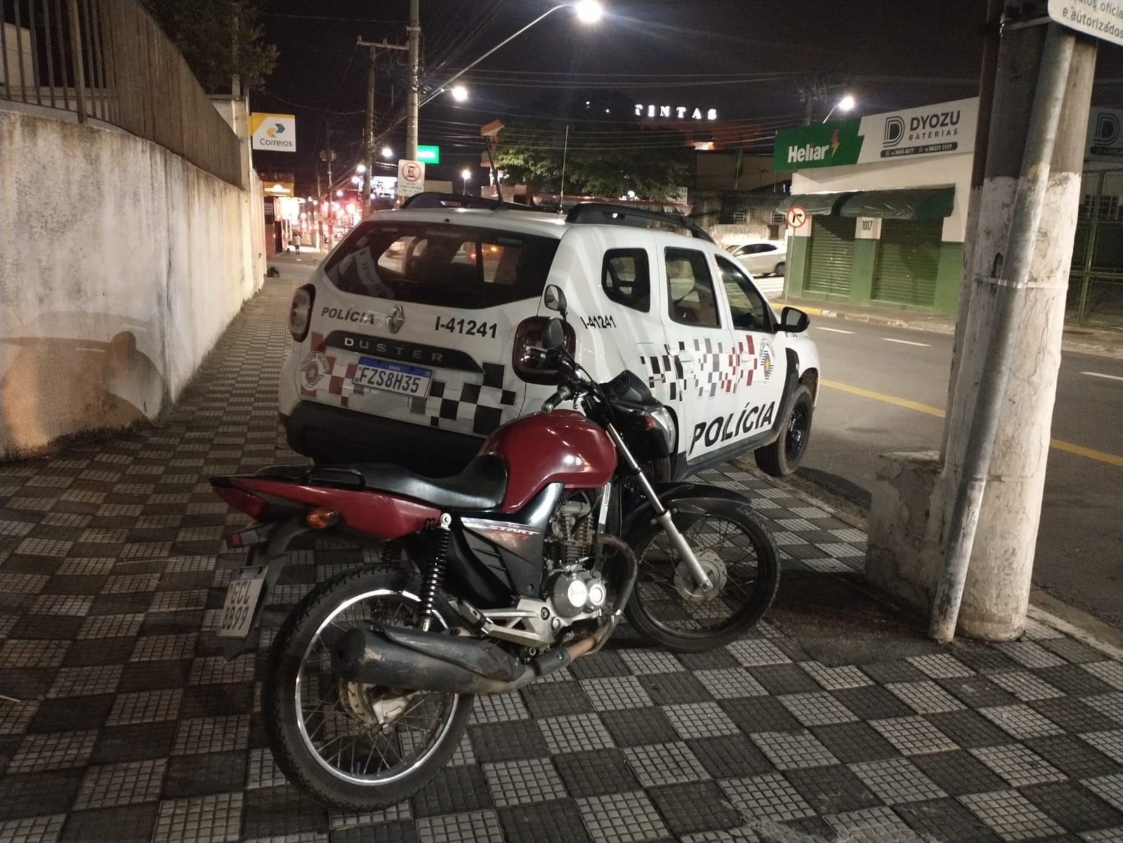 Ladrões furtam motocicleta em Jacareí e um é preso pela PM