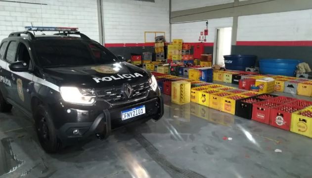 Polícia apreende mais de 10 mil garrafas de cerveja adulteradas em São José dos Campos