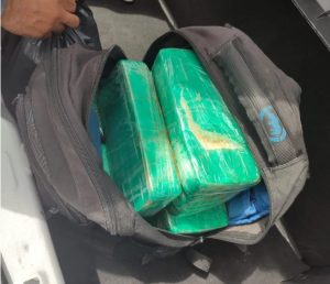 Três pessoas são presas com 20 kg de cocaína na Via Dutra em São José dos Campos