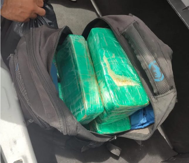 Três pessoas são presas com 20 kg de cocaína na Via Dutra em São José dos Campos