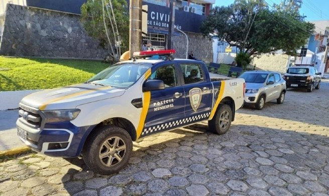 Homem com CNH suspensa bate carro ao dirigir embriagado e é preso pela Polícia Municipal em São Sebastião