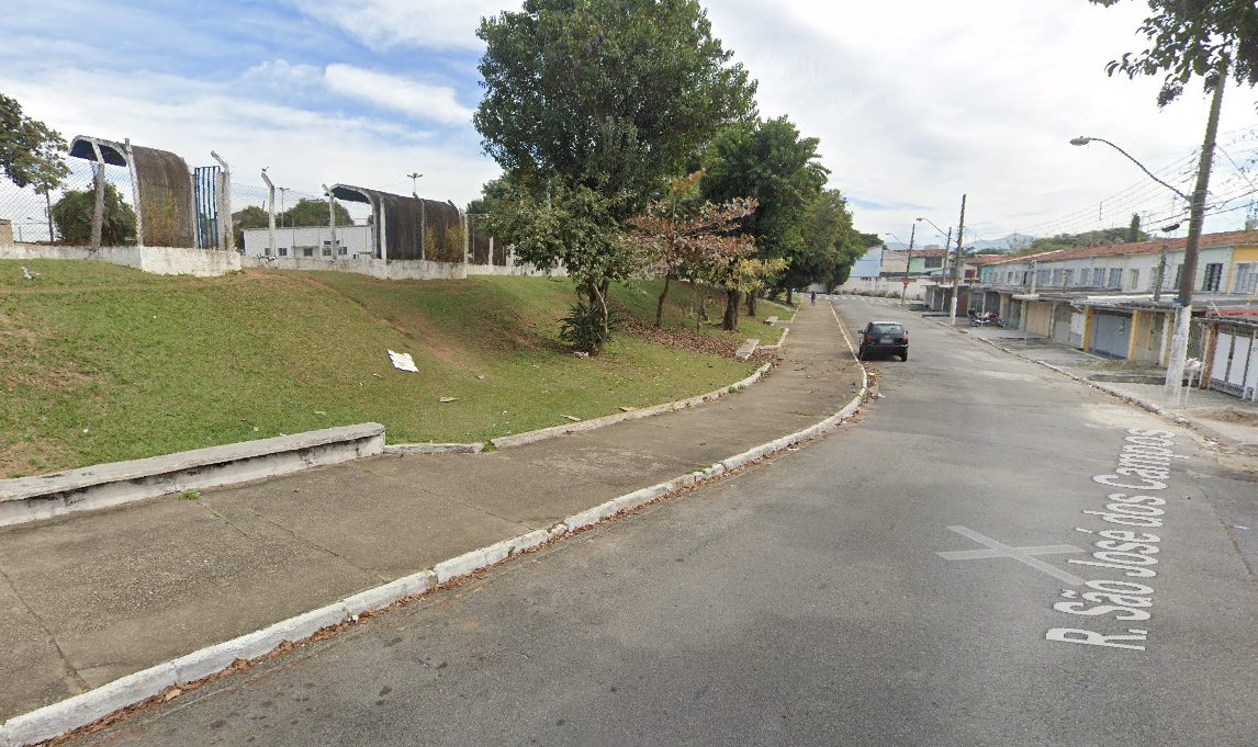 Dois homens e uma mulher são baleados em frente a adega de Taubaté e um homem morre