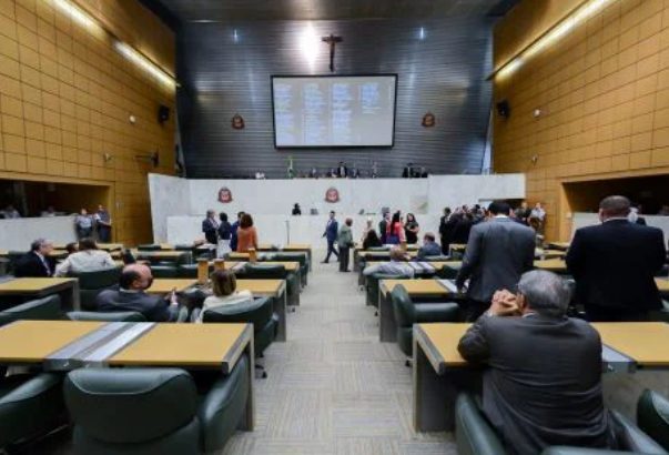 Deputados de São Paulo aprovam aumento nos próprios salários de 37,3%