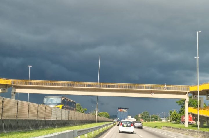Alerta da Defesa Civil para chuvas intensas até terça-feira (20) no Vale do Paraíba e Litoral Norte