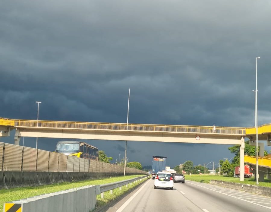 Alerta da Defesa Civil para chuvas intensas até terça-feira (20) no Vale do Paraíba e Litoral Norte