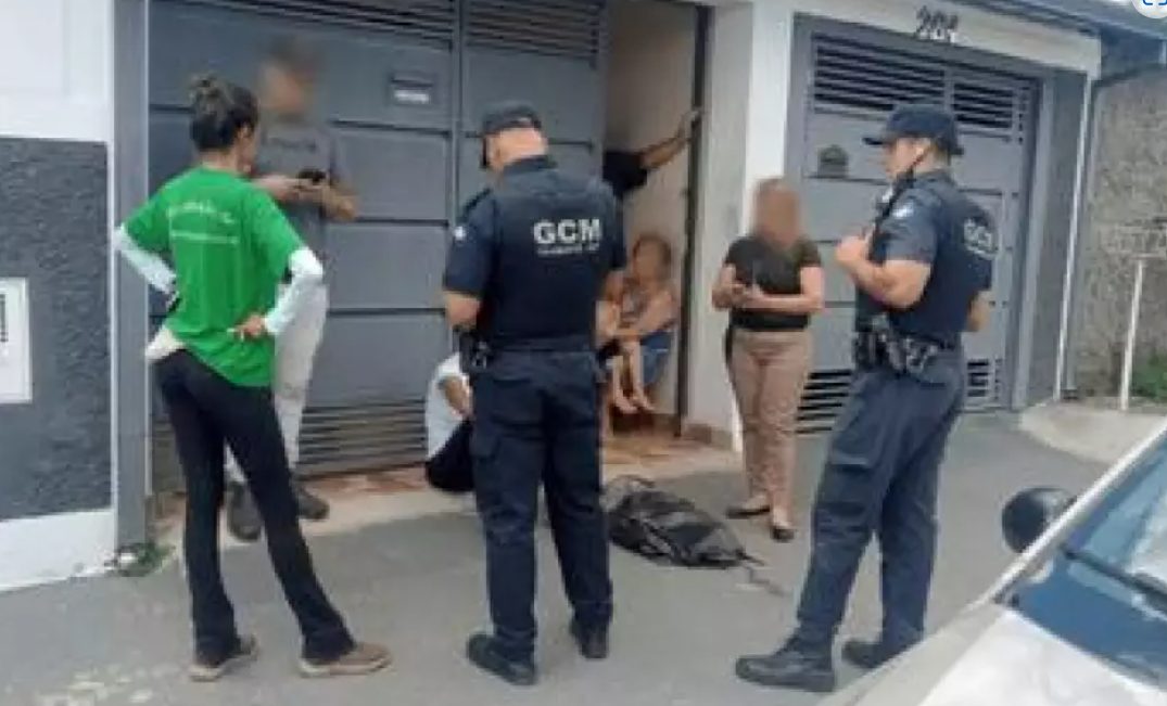 Um cachorro foi morto após ser arrastado no asfalto por uma mulher no bairro Parque Aeroporto em Taubaté