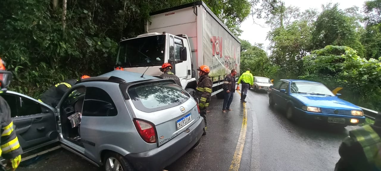 Gestante morre em acidente de trânsito em rodovia em Santo Antônio do Pinhal