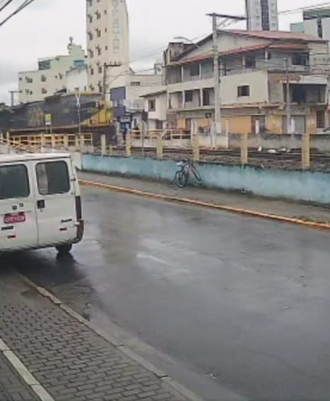 VÍDEO: Homem é atropelado por trem em Aparecida e fica em estado grave