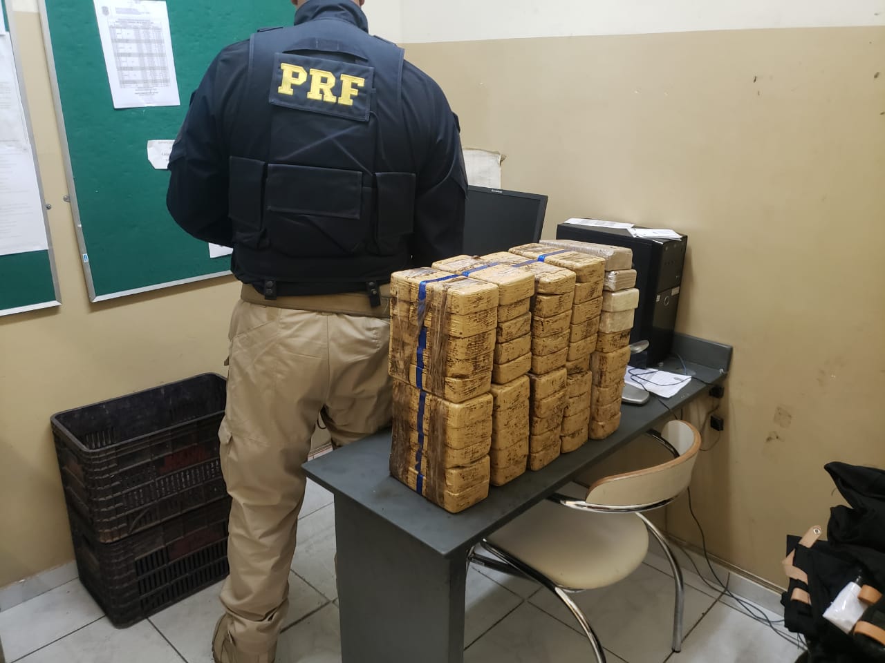 PRF apreende quase 52 kg de cocaína, na Via Dutra, em Aparecida