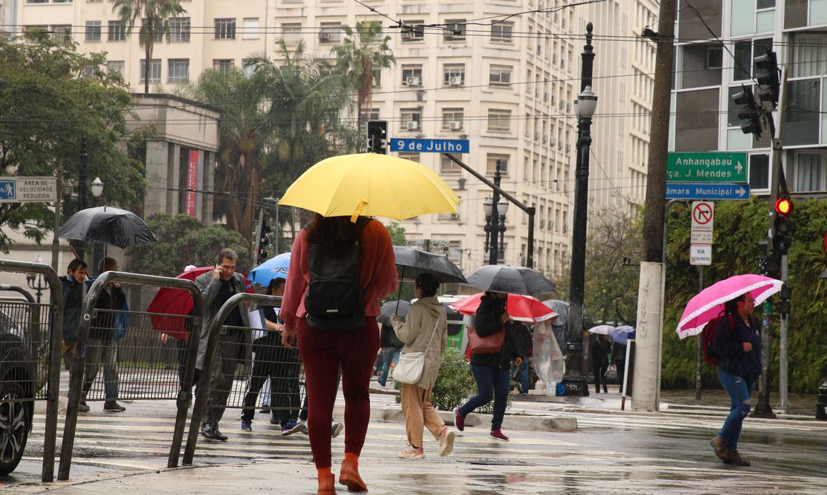 Defesa Civil de São Paulo fez um alerta de fortes chuvas no Vale do Paraíba