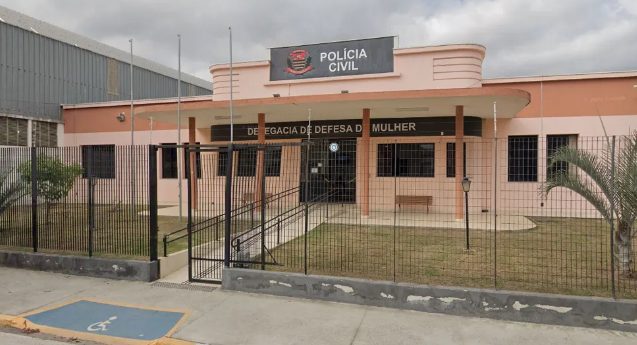 Homem agride mulher em Pindamonhangaba e é preso pela PM embaixo da cama