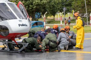 criança de dois anos é resgatada dos escombros em São Sebastião