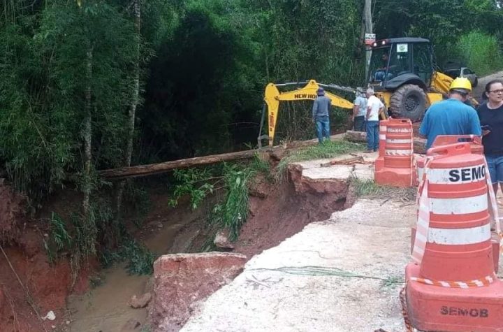 Recuperação da estrada do Laranjal, em Taubaté, vai demorar três semanas