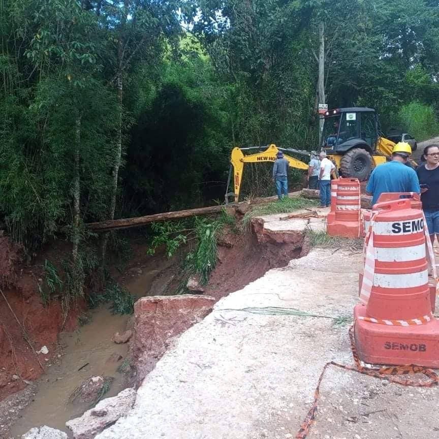 Recuperação da estrada do Laranjal, em Taubaté, vai demorar três semanas