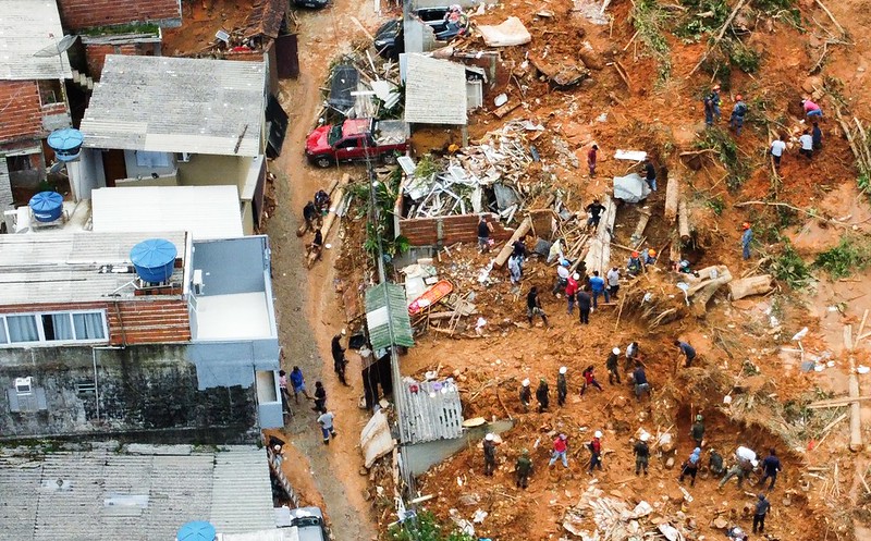 Mortos chegam a 57 em tragédia causada pelas chuvas no Litoral Norte de SP