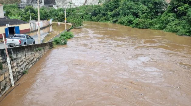 Defesa Civil emite novo alerta de chuva forte no Vale do Paraíba até terça-feira