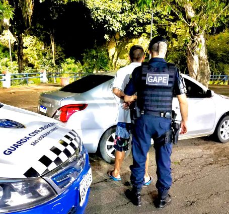 GCM SJC recupera carro roubado com 40 kg de cobre no porta-malas