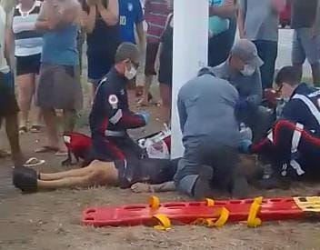 Motociclista se choca com poste e morre em Pindamonhangaba