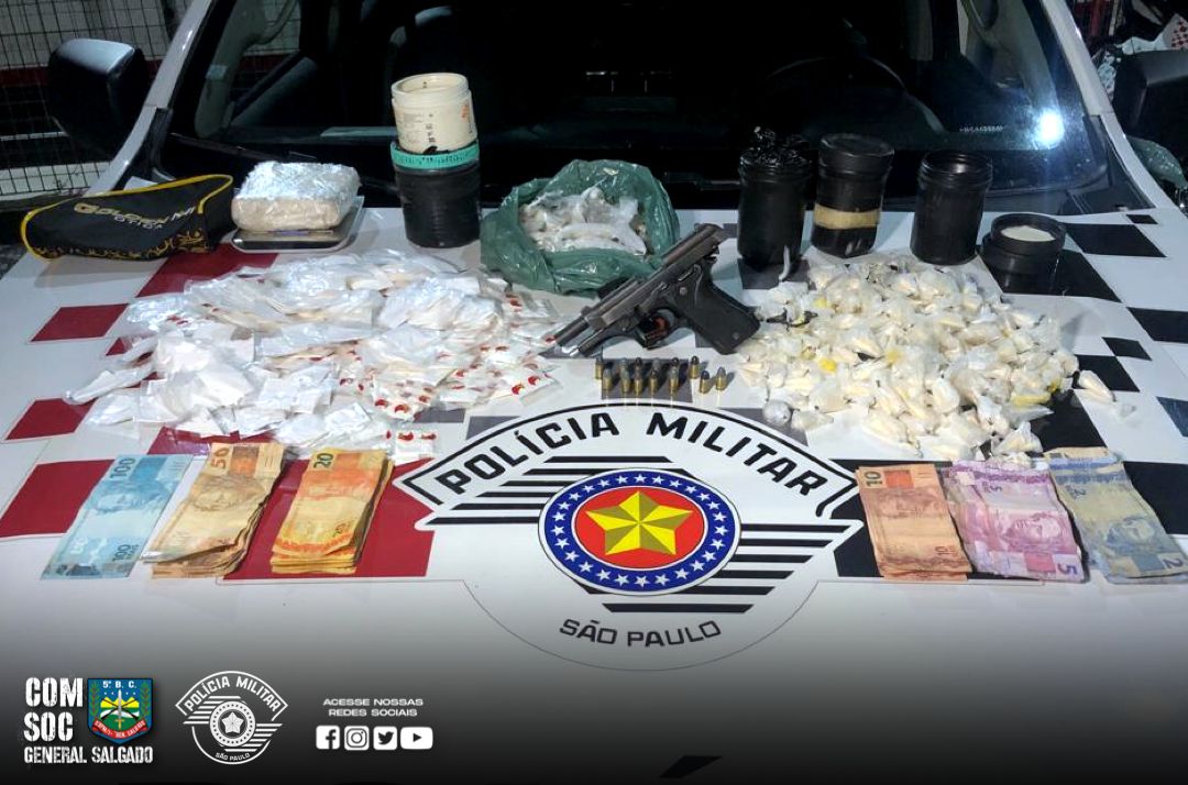 Operação da PM em Pindamonhangaba apreende arma e drogas