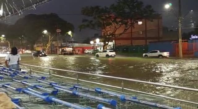 Chuva causa alagamentos em diversos pontos de São José dos Campos