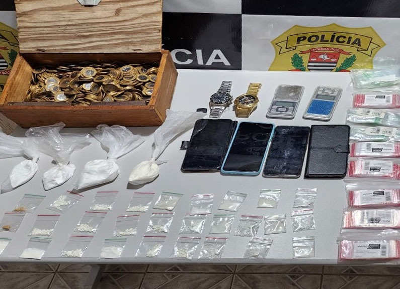 Carro era usado como pegue, leve e deixe o dinheiro para venda de drogas em Guaratinguetá. Homem é preso em flagrante