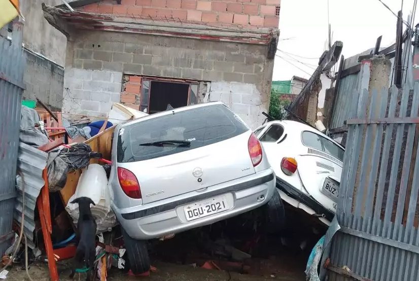 Família de 9 pessoas perde casa em Taubaté
