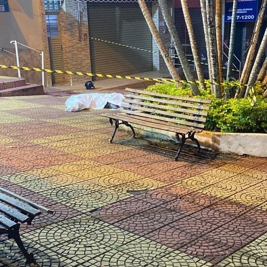 Vídeo mostra momento da discussão que terminou em morte e um ferido grave em Praça de Lagoinha