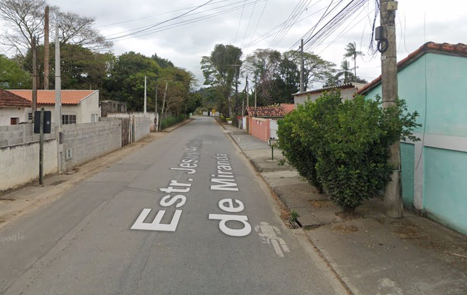 Homem tem perna amputada em trator em Pindamonhangaba